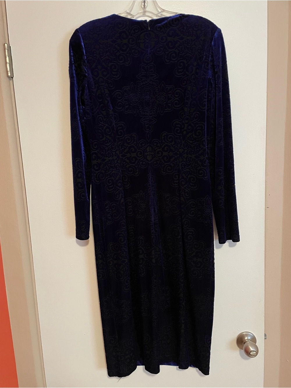 Maggie London Elegant Women's Long Sleeve Velvet Dress in Deep Navy, Size 6